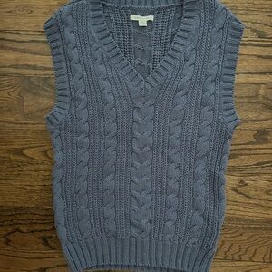 American Eagle Outfitters V-Neck Cable Knit Sweater Vest - Gray